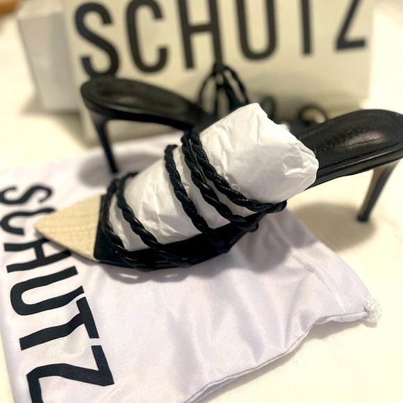 SCHUTZ! BRAND NEW! Black low heeled sandal! - Picture 2 of 4